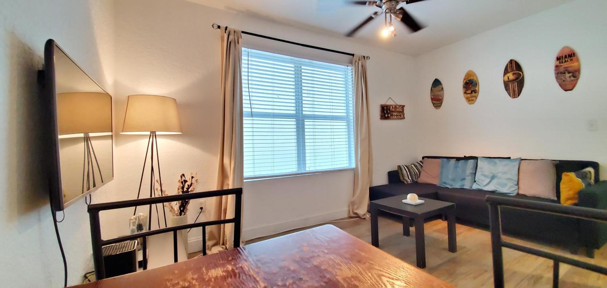 1 Bed On Collins Av Close To Beach