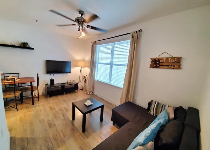 1 Bed On Collins Av Close To Beach